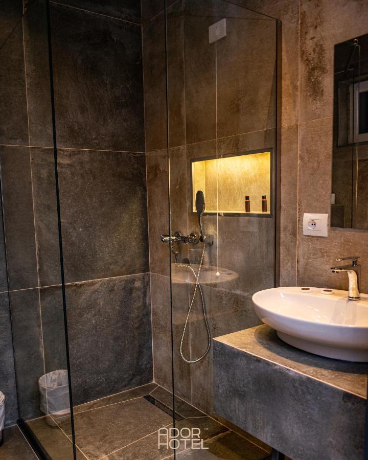 Ador Hotel North Mitrovica Exterior photo