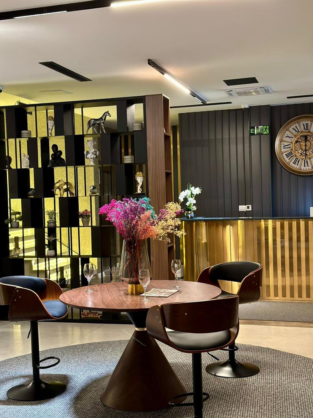 Ador Hotel North Mitrovica Exterior photo