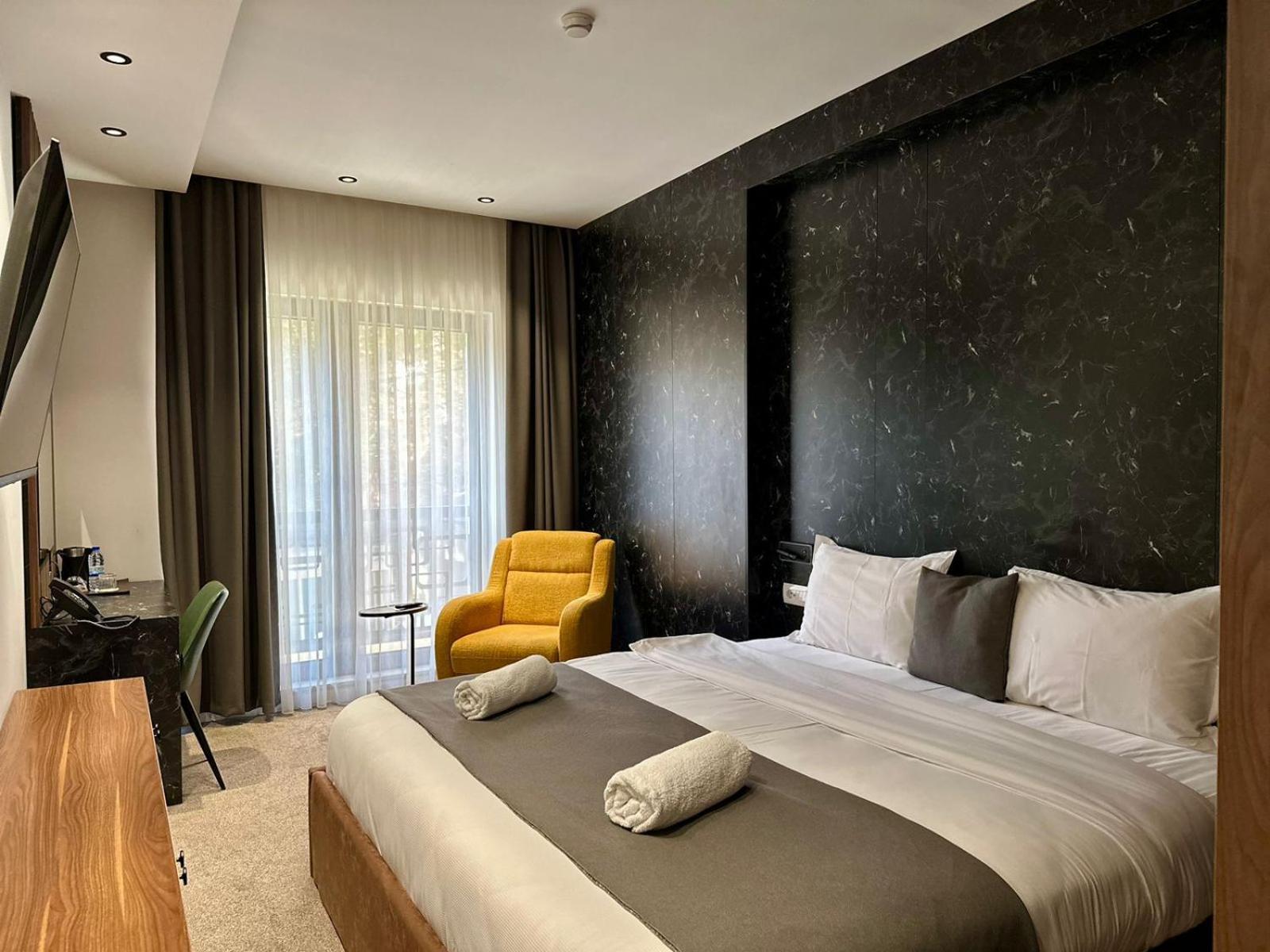 Ador Hotel North Mitrovica Exterior photo